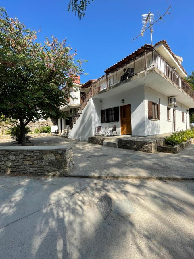One Bedroom Apartment With Kitchenette# 12 A Raches  Exterior photo